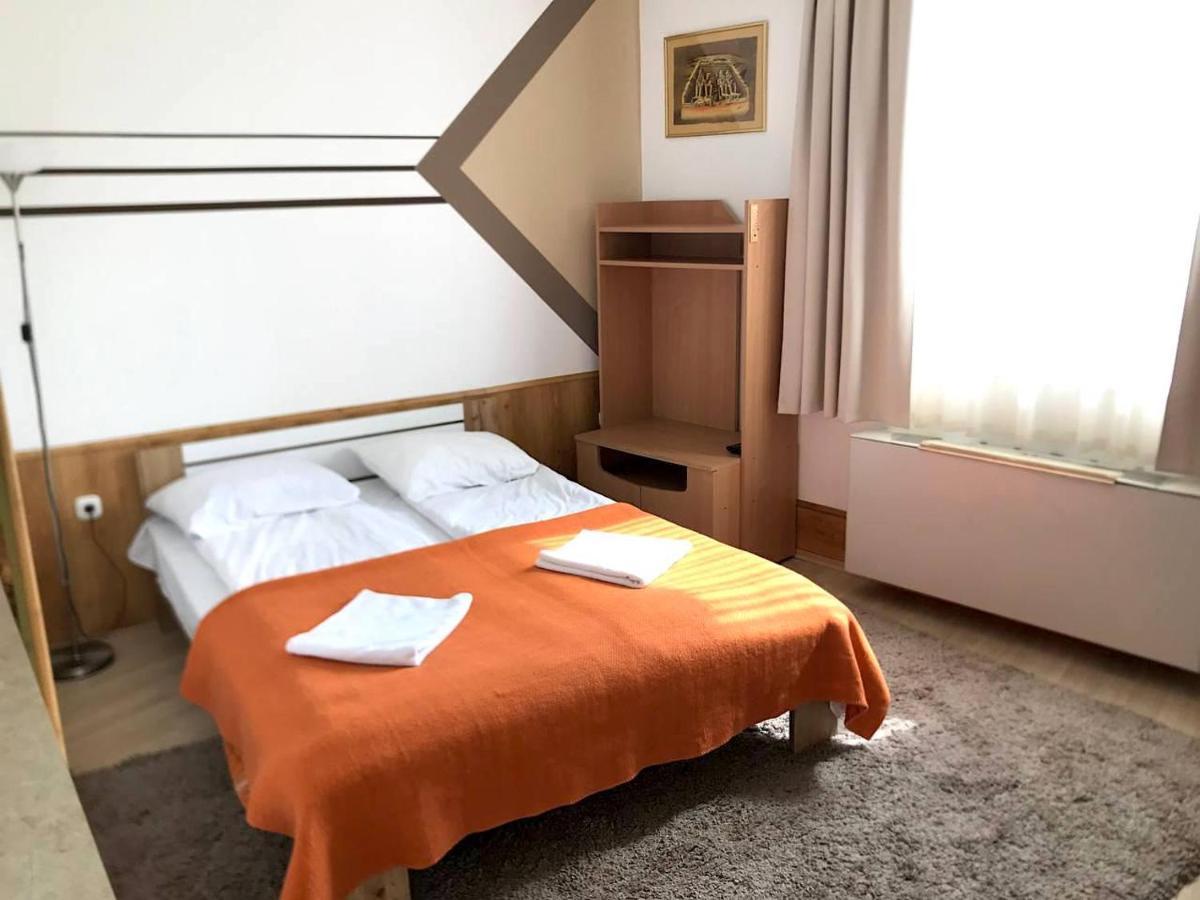 Art Eden Apartment ไฮจ์ดุสโซบอสโล ภายนอก รูปภาพ