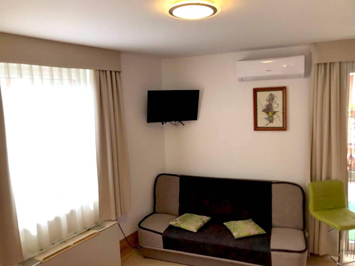 Art Eden Apartment ไฮจ์ดุสโซบอสโล ภายนอก รูปภาพ