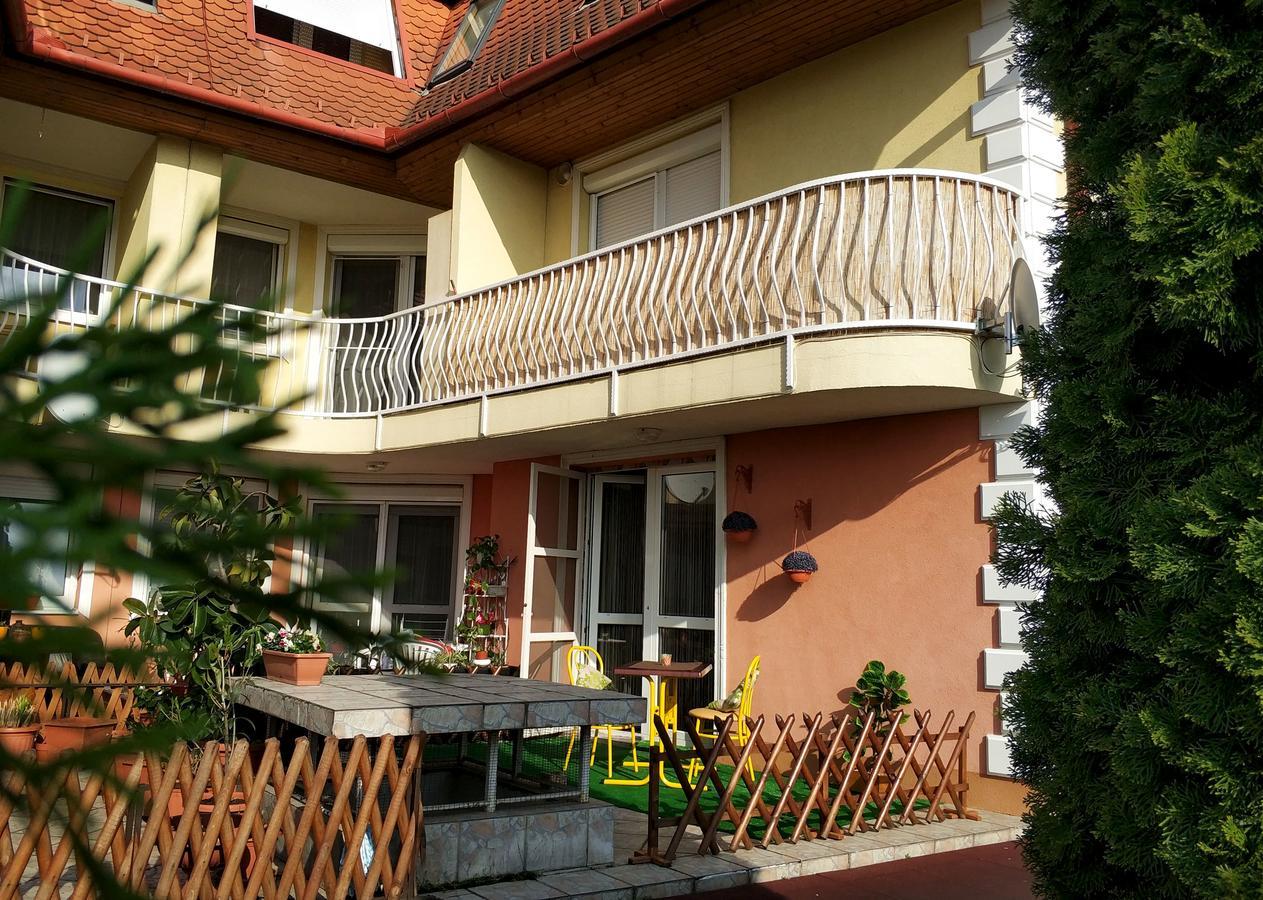 Art Eden Apartment ไฮจ์ดุสโซบอสโล ภายนอก รูปภาพ